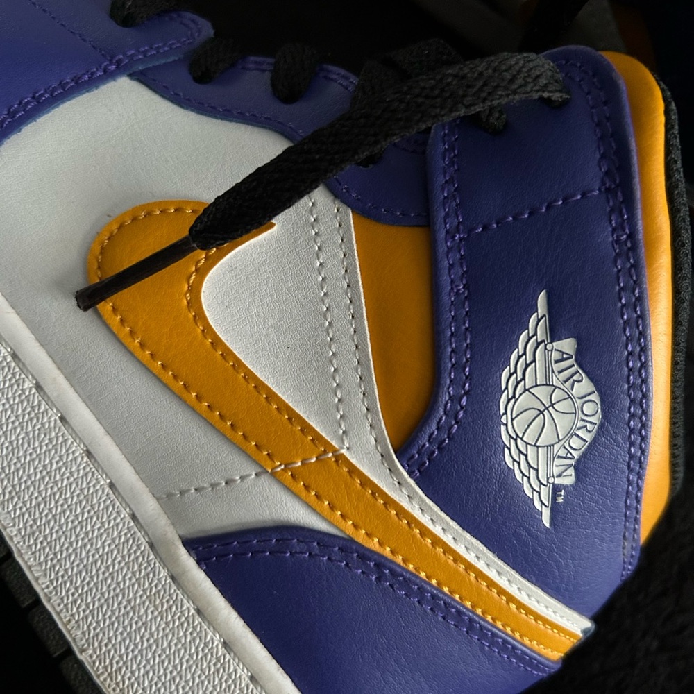 Jordan 1 Mid Lakers